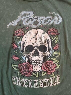Poison Band Crack A Smile Green Mineral Wash Crop T-Shirt Womens Size L